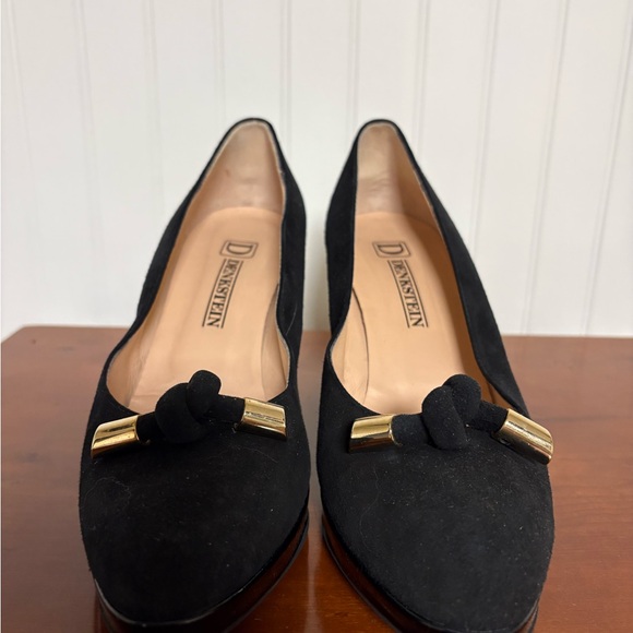 Elegant Black Heels with Gold Detail
